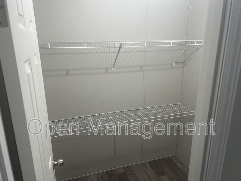 916 3 1/3 Ave E - Photo 7 of 8