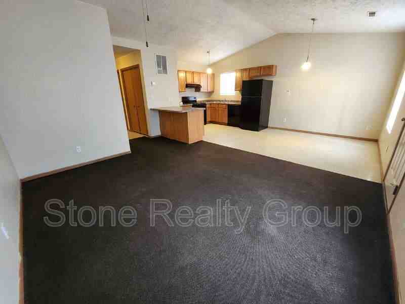 2335 Patrick St - Photo 2 of 8