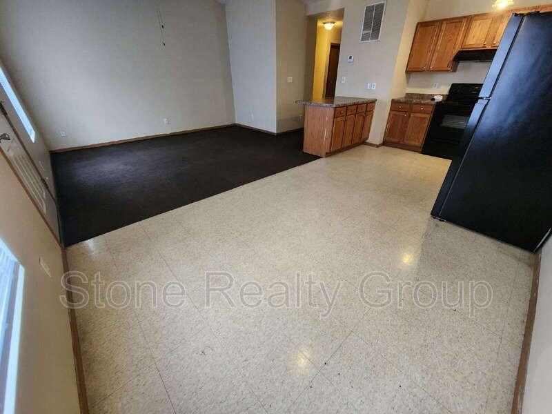 2335 Patrick St - Photo 3 of 8