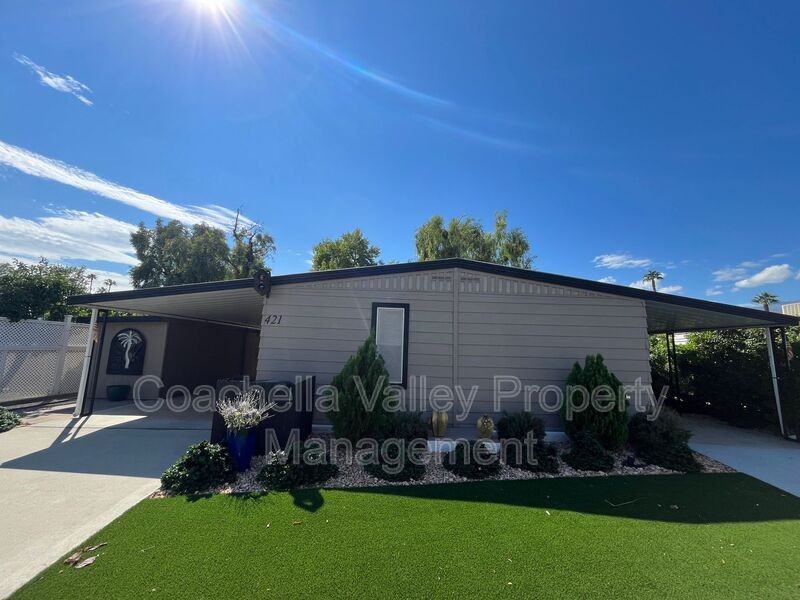 421 S Paseo Laredo - Photo 4 of 49