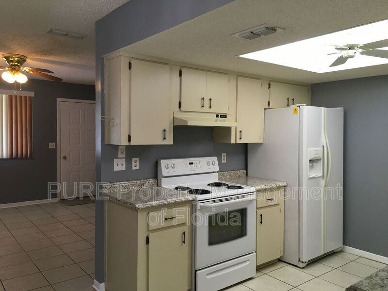 10898 Swcourt - Photo 6 of 27