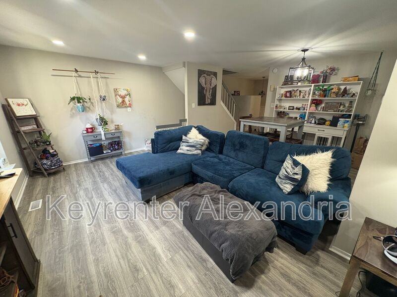 5822 Bridgetown Ct - Photo 4 of 33