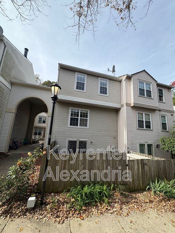 5822 Bridgetown Ct - Photo 3 of 20