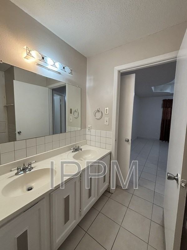 1500 Palm Valley Dr W #14 - Photo 4 of 14