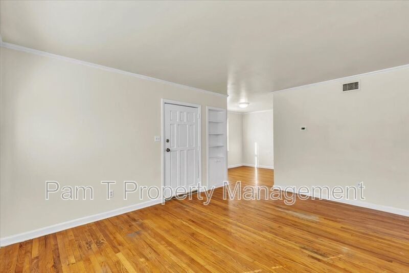 1702 E 35th St - Photo 3 of 24