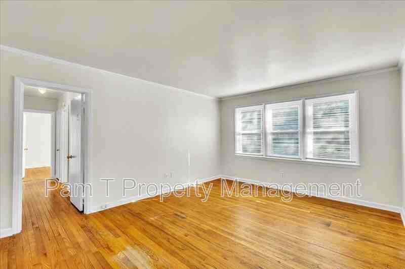 1702 E 35th St - Photo 4 of 24