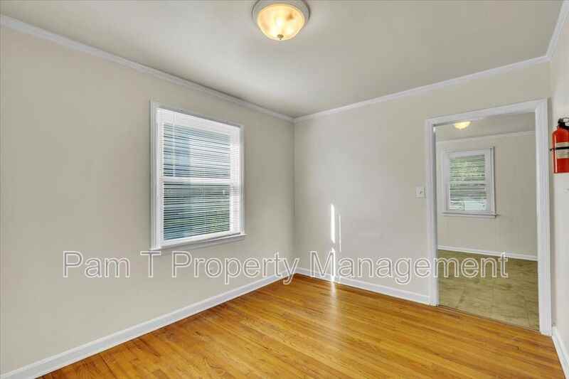 1702 E 35th St - Photo 5 of 24