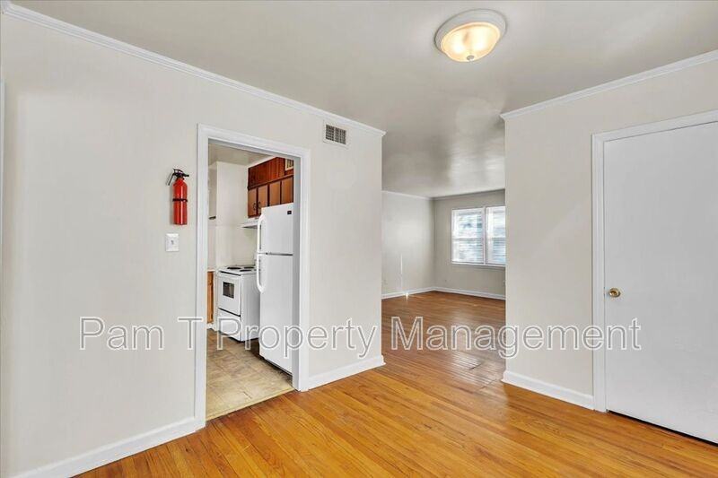 1702 E 35th St - Photo 6 of 24