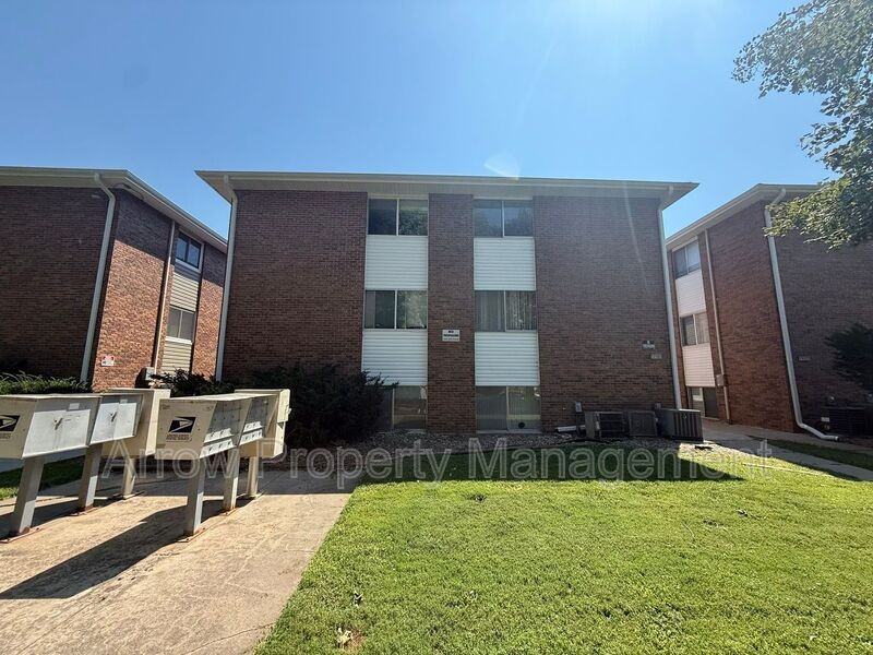 1119 E St #2 - Photo 6 of 6