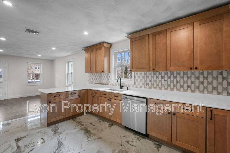 183 Congress Ave - Photo 3 of 18