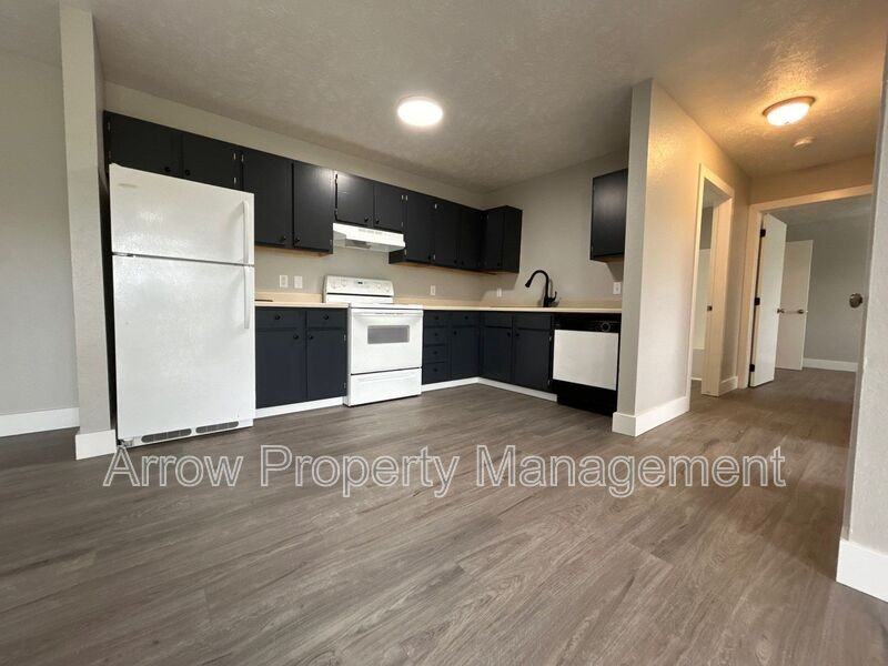 940 27th Street #3 - Photo 2 of 13