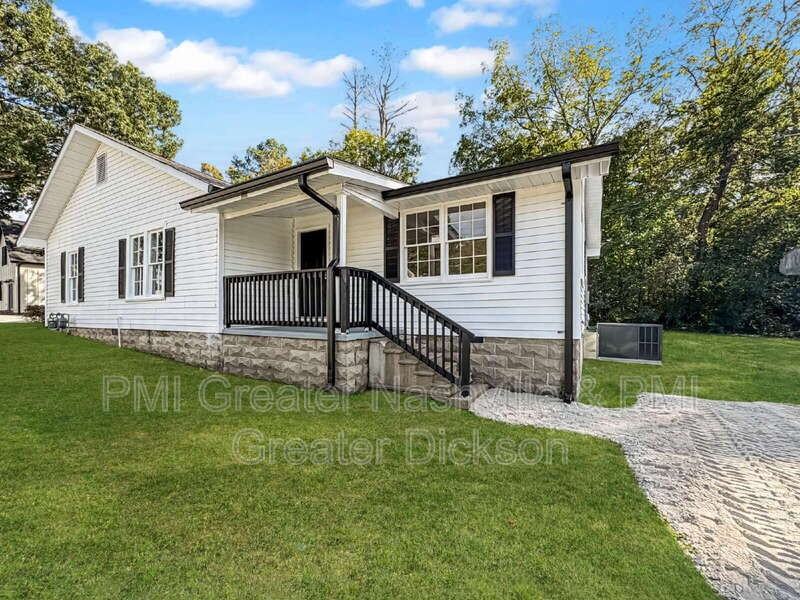 105 W Ray St #B - Photo 2 of 9
