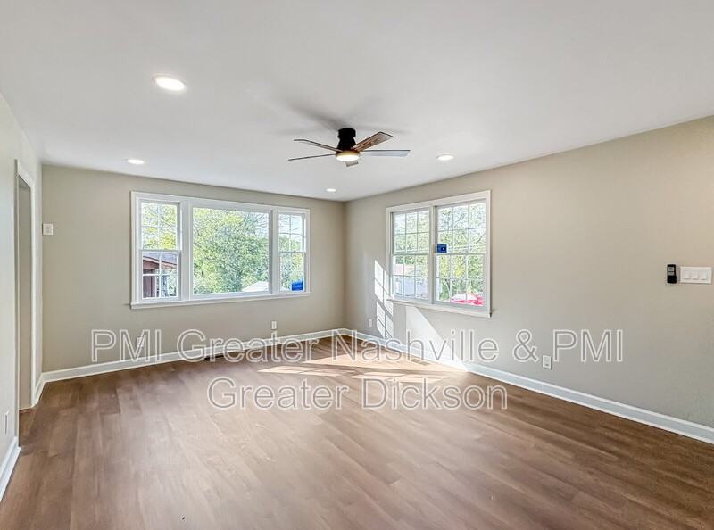105 W Ray St #B - Photo 3 of 9