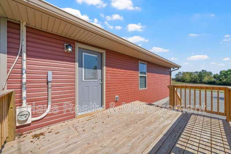 37010 Adams Lane - Photo 4 of 35