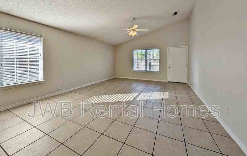 1990 Flora Court - Photo 5 of 9