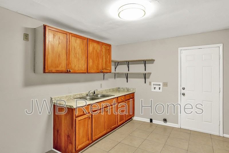 2310 Palafox St - Photo 2 of 12