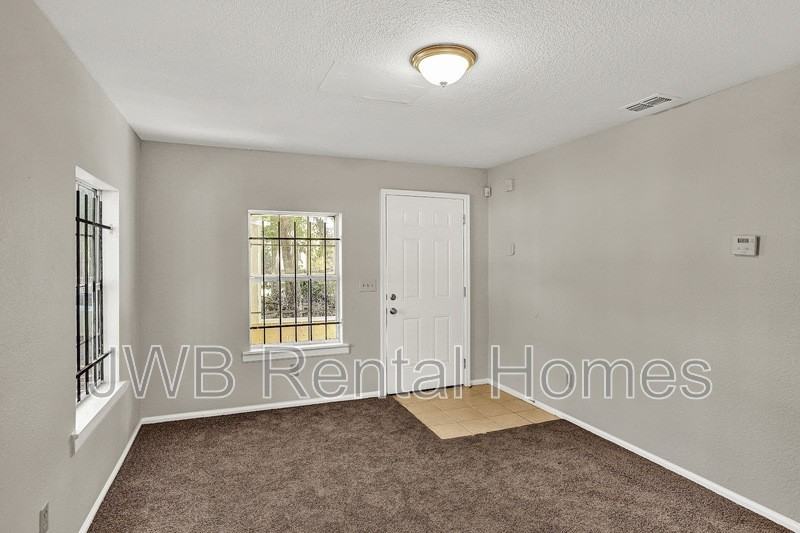 2310 Palafox St - Photo 4 of 12