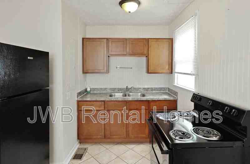 1385 Ingleside Ave - Photo 3 of 7