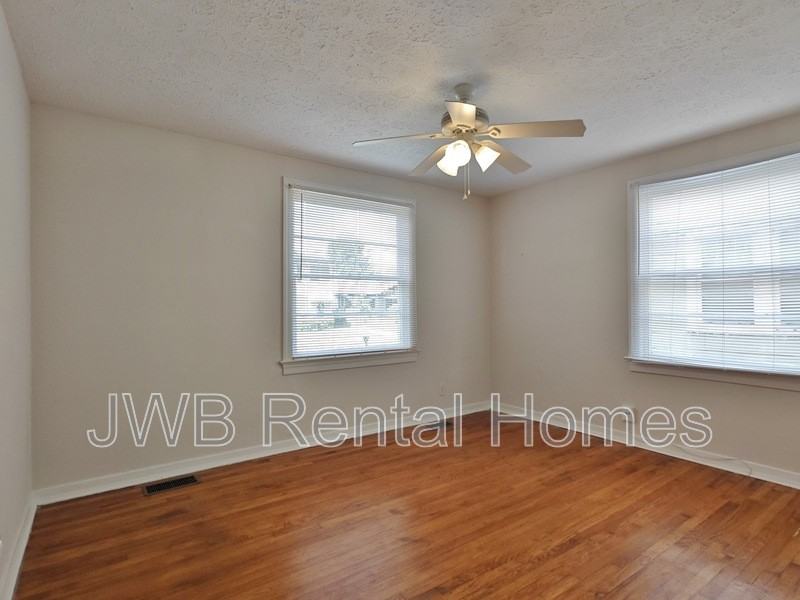 1385 Ingleside Ave - Photo 5 of 7