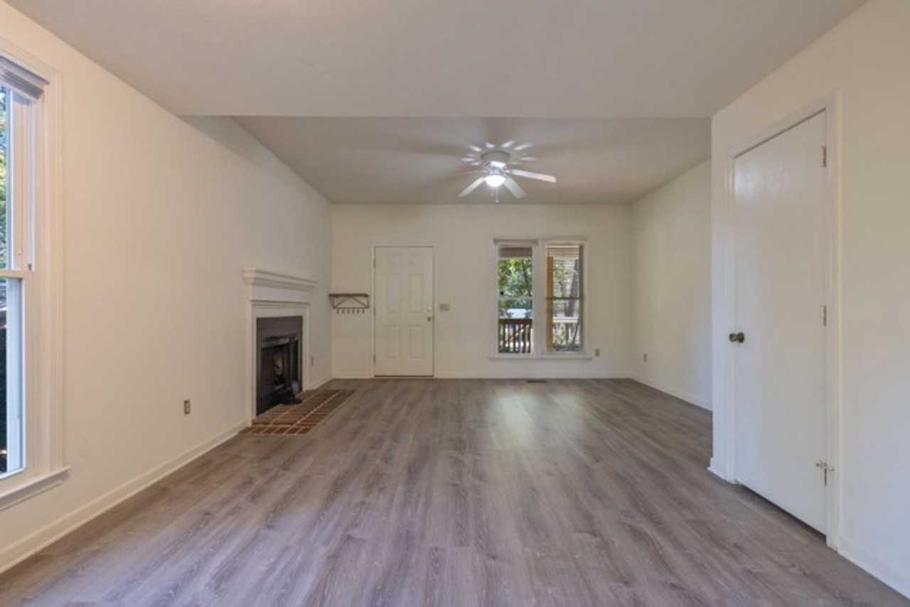 2 Bedroom Duplex - Photo 5 of 16