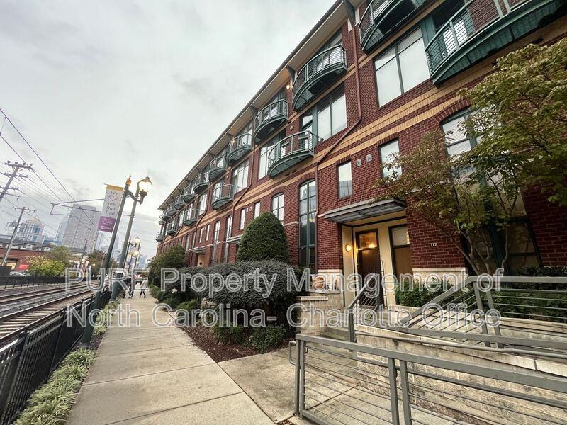 115 E Park Ave #111 - Photo 5 of 22