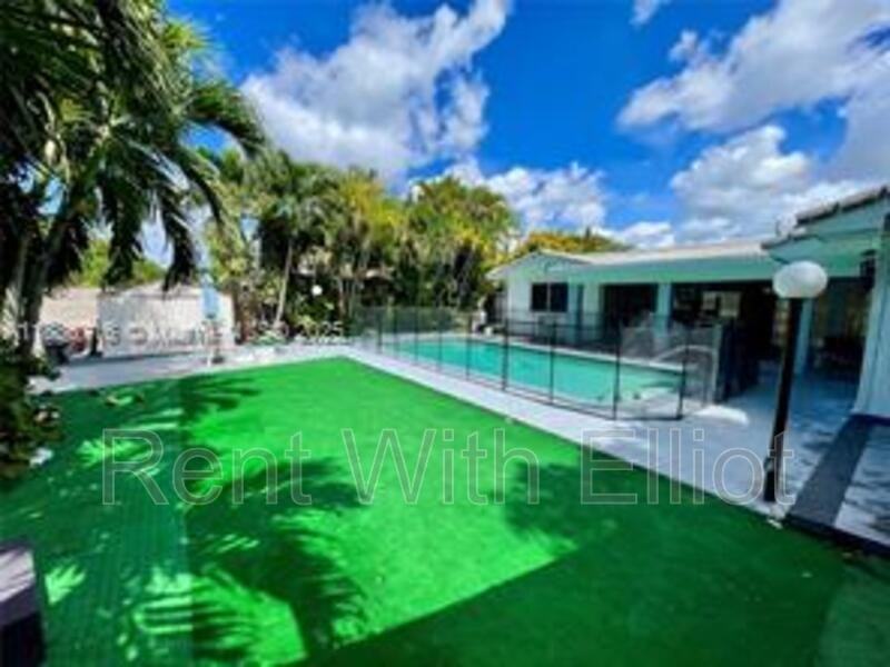 E Hawthorne Cir - Photo 2 of 6