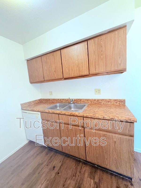 660 S Tucson Blvd - Photo 2 of 13