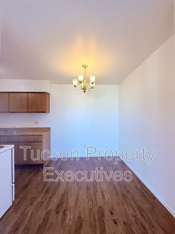 660 S Tucson Blvd - Photo 3 of 13