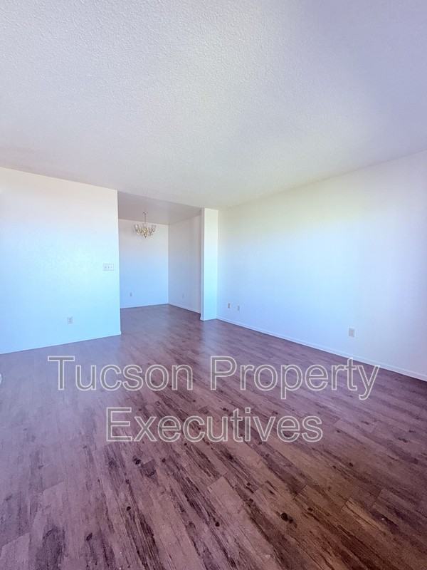 660 S Tucson Blvd - Photo 4 of 13