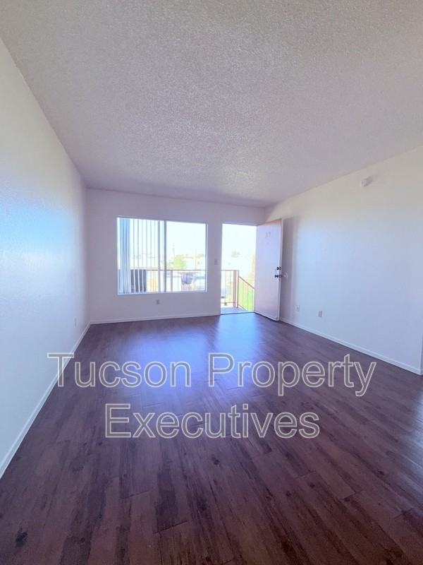 660 S Tucson Blvd - Photo 5 of 13