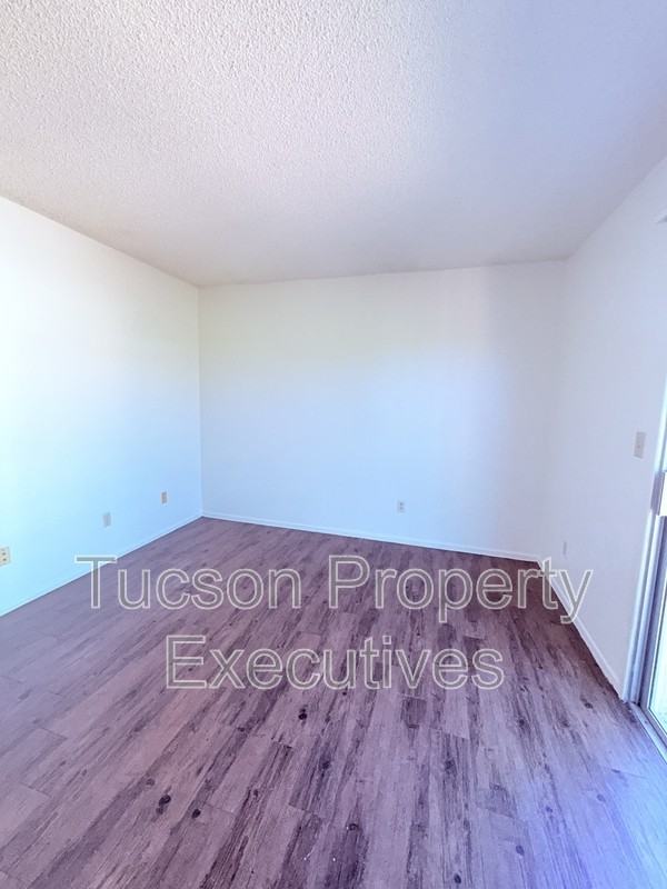660 S Tucson Blvd - Photo 6 of 13