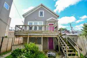 featured image of 1529 W Nelson St #CH