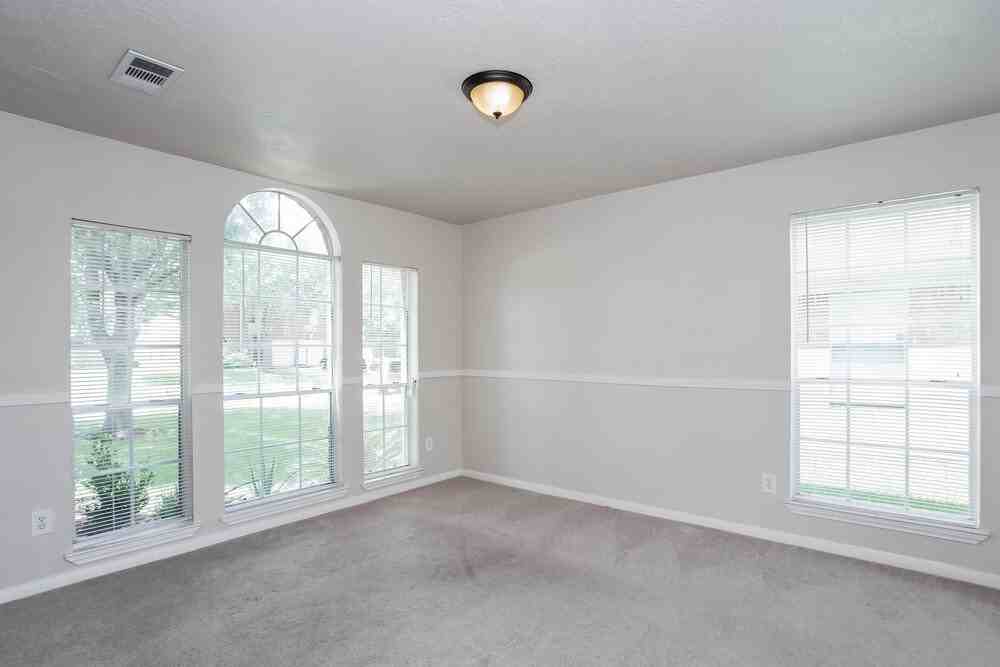 17806 Oakland Mills Dr - Photo 5 of 16