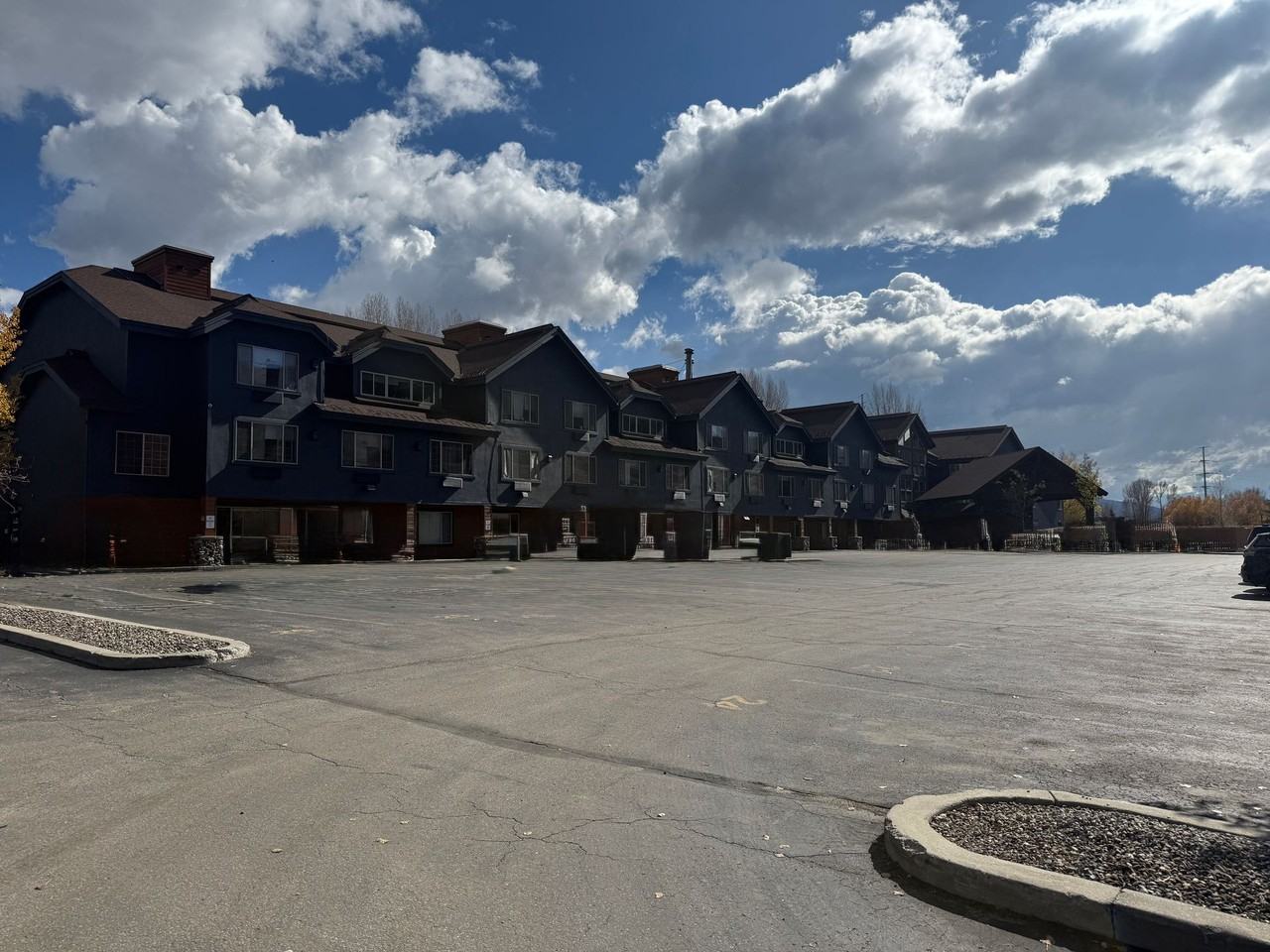 Ski Town Apartments - Photo 2 of 25