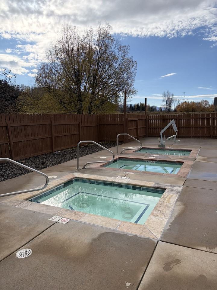 Ski Town Apartments - Photo 4 of 25