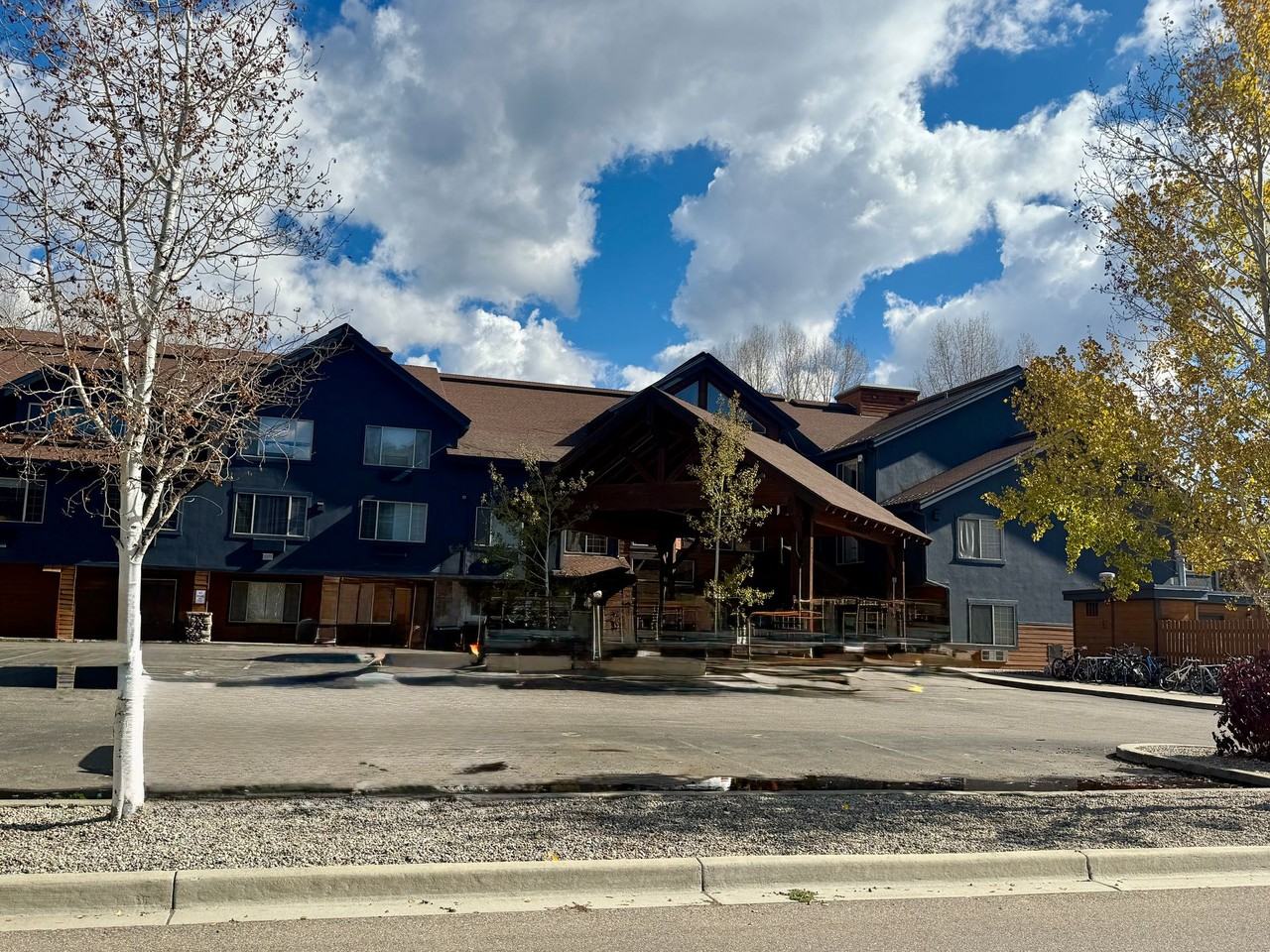 Ski Town Apartments - Photo 5 of 25