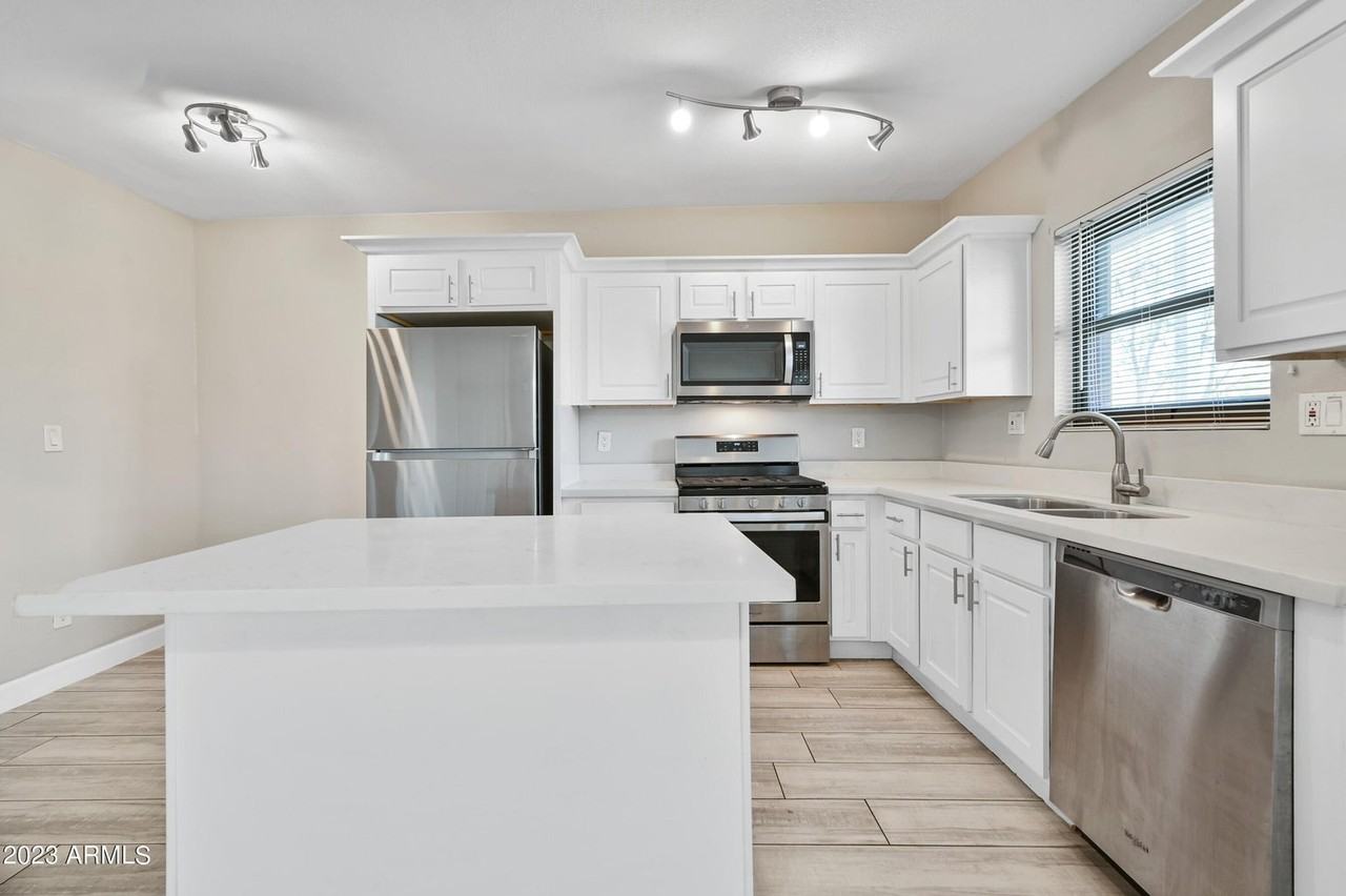 1145 East Henry Street - Photo 4 of 14