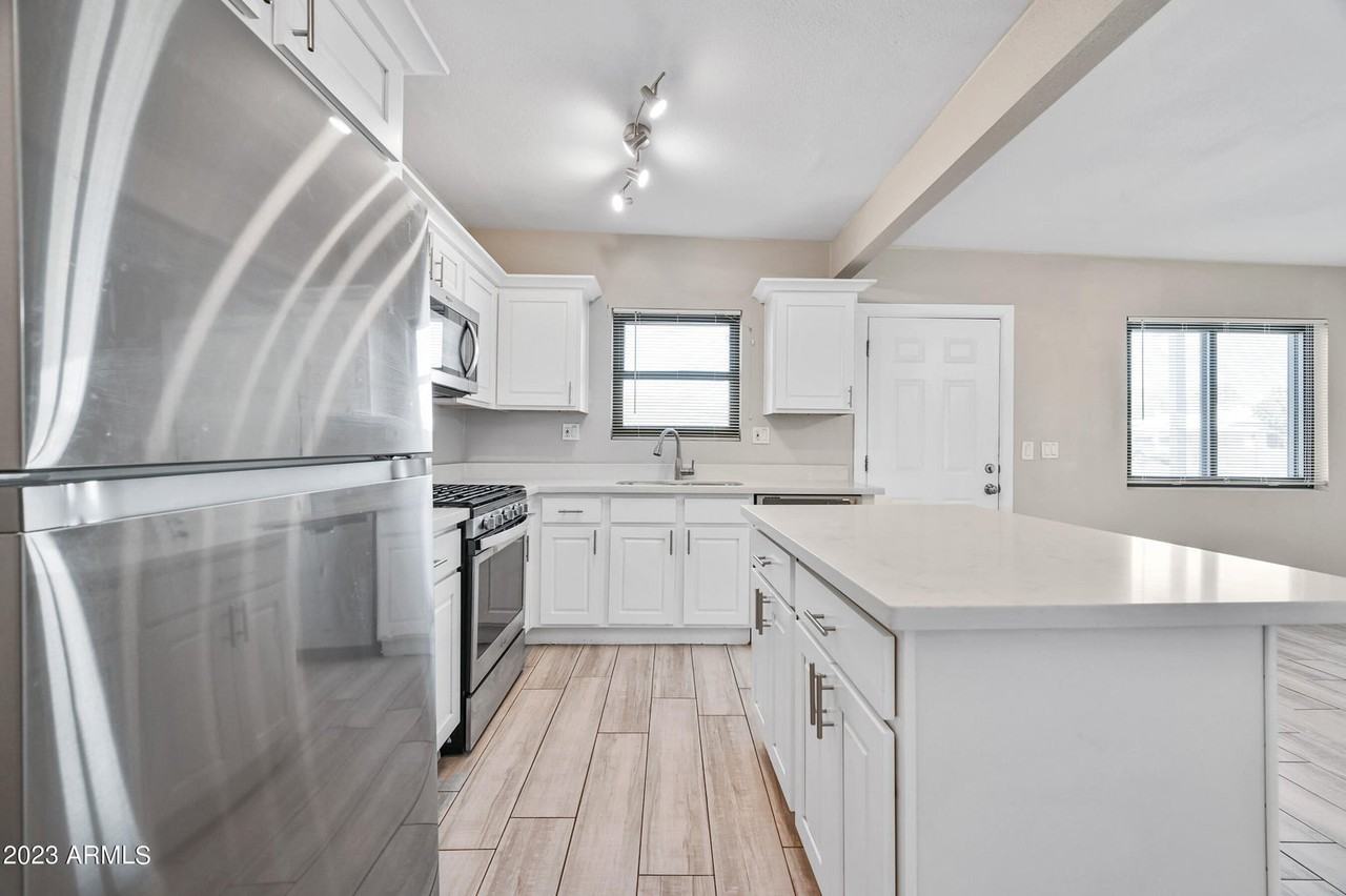 1145 East Henry Street - Photo 5 of 14