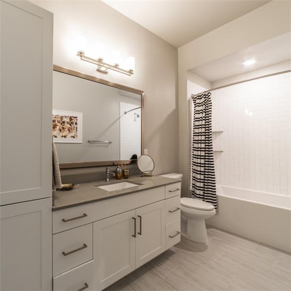 1300 W 5th St - Photo 6 of 33