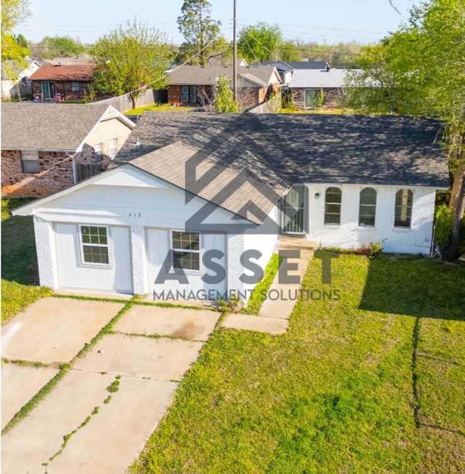 213 Northwest 86th Street - Photo 3 of 23