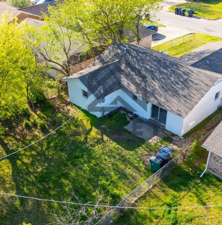 213 Northwest 86th Street - Photo 4 of 23