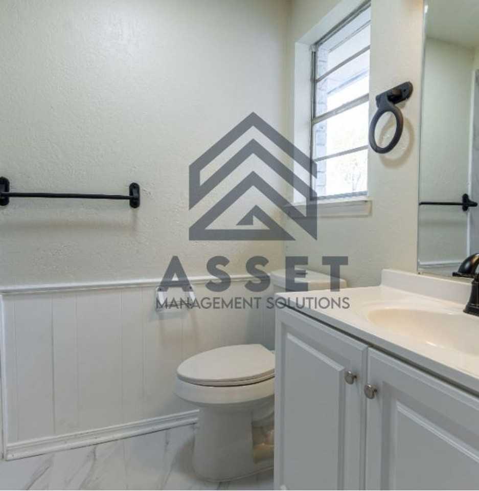 213 Northwest 86th Street - Photo 6 of 23