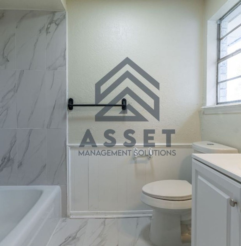 213 Northwest 86th Street - Photo 7 of 23