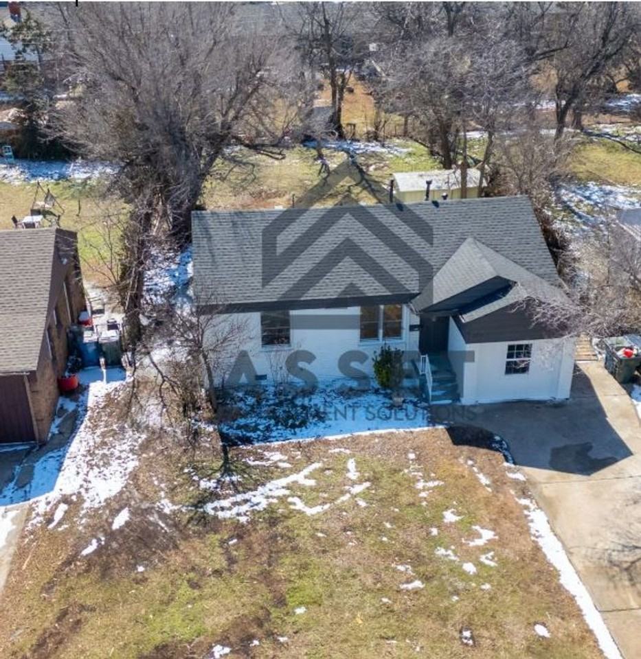 422 E Northrup Dr - Photo 2 of 15