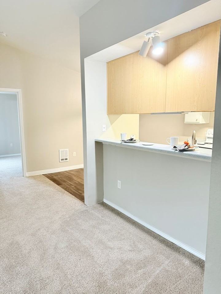 16920 Se Powell Blvd #24 - Photo 6 of 11