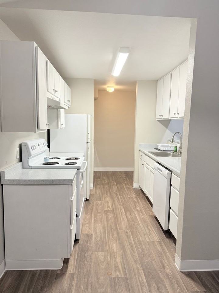 16920 Se Powell Blvd #24 - Photo 7 of 11