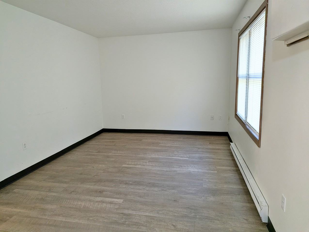 406 North Barkman Street - Photo 3 of 14
