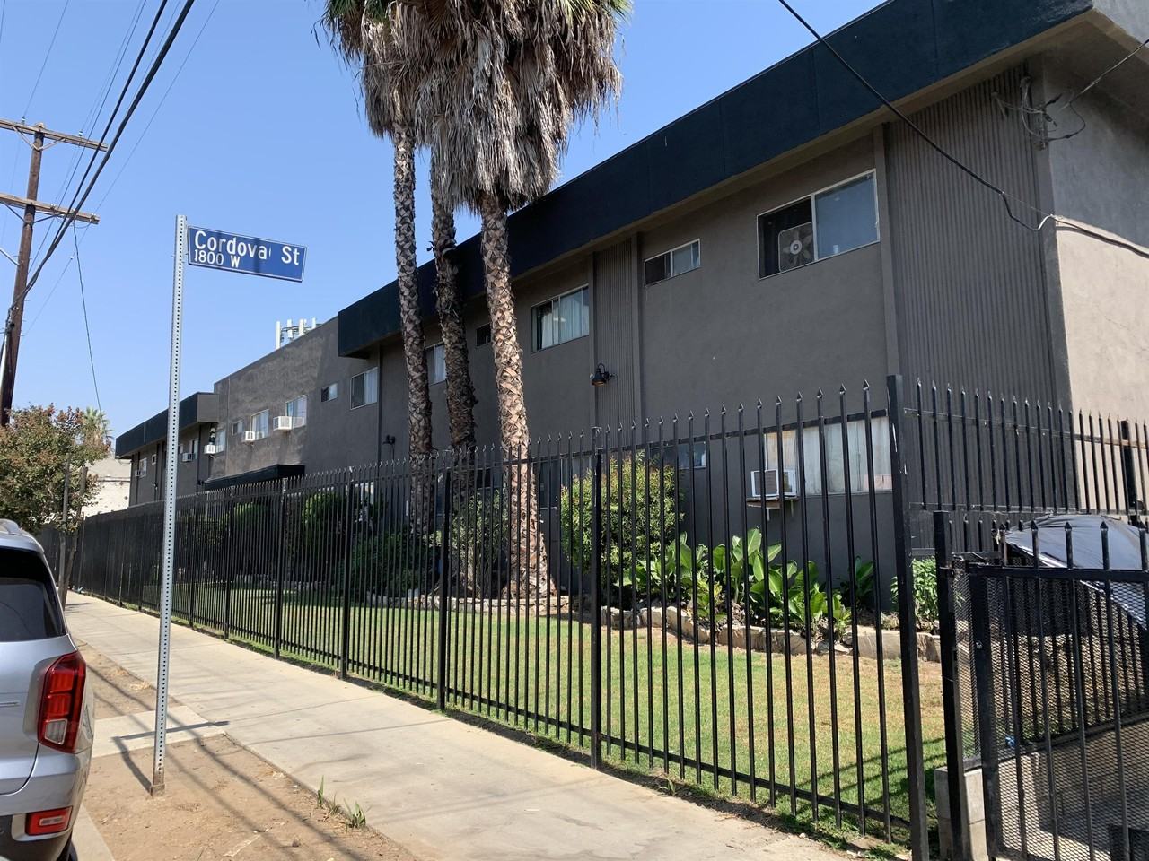 1928 S Mariposa Ave - Photo 2 of 6