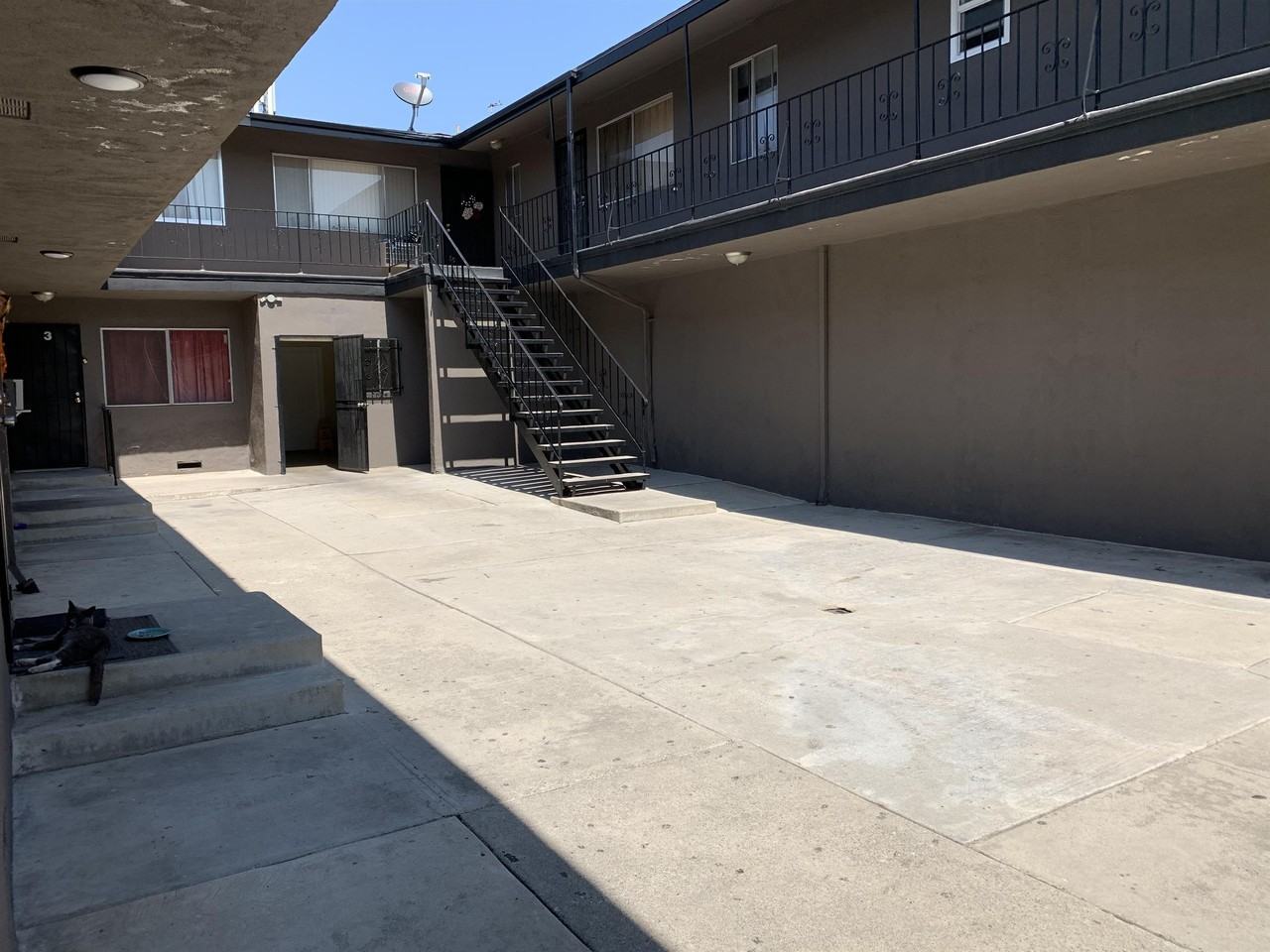 1928 S Mariposa Ave - Photo 4 of 6