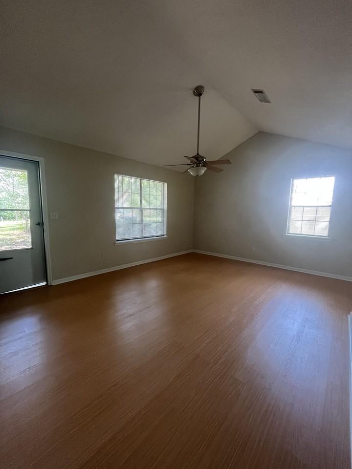 Lumpkin Road West 215 - Photo 3 of 12